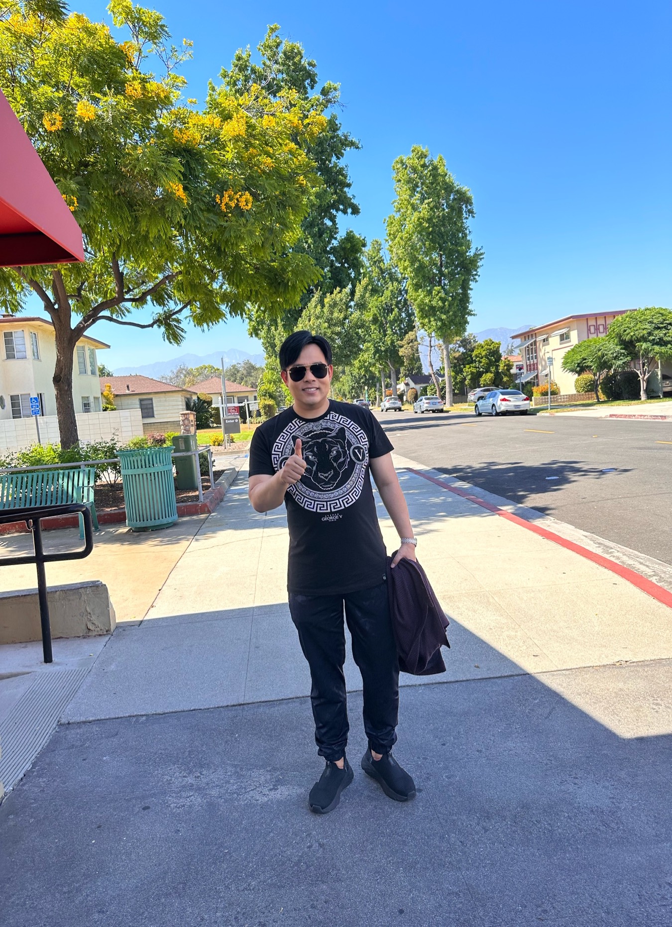 Quang Lê khoe hình ảnh cơ bụng 6 múi gây 'bão' mạng, nhưng sự thật phía ...