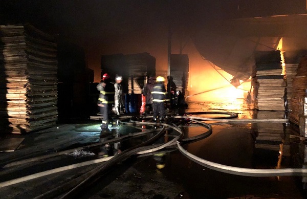 Cháy xưởng gỗ từng 2 lần bị xử phạt về phòng cháy chữa cháy - Ảnh 2.