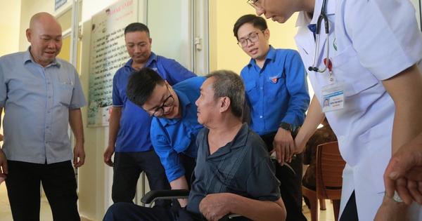 Đoàn Thanh niên Bộ Y tế khám bệnh, phát quà miễn phí cho người dân có hoàn cảnh khó khăn ở Hòa Bình