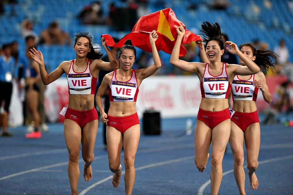 LÀM NÊN LỊCH SỬ - Đội tiếp sức nữ Việt Nam giành HCV điền kinh châu Á - Ảnh 3.