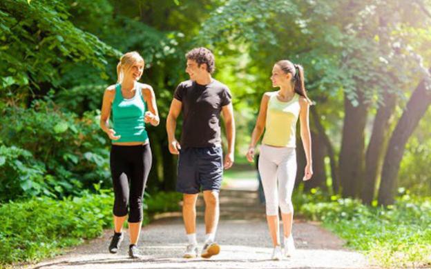 Đi bộ có tốt cho người bị đau khớp gối không?