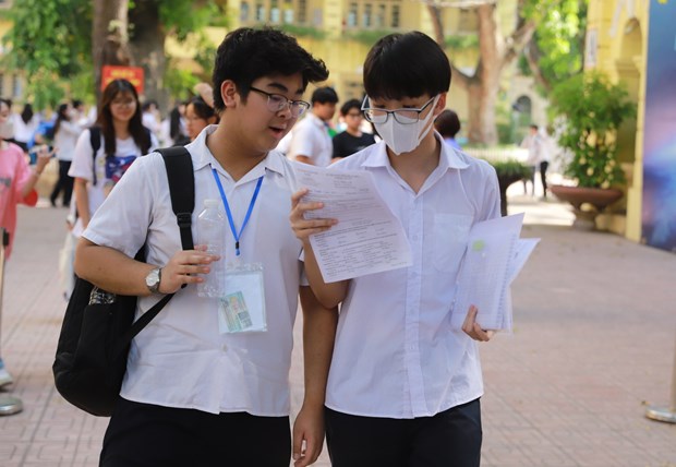 10 trường có điểm chuẩn vào lớp 10 cao nhất Hà Nội năm 2023 - Ảnh 1.