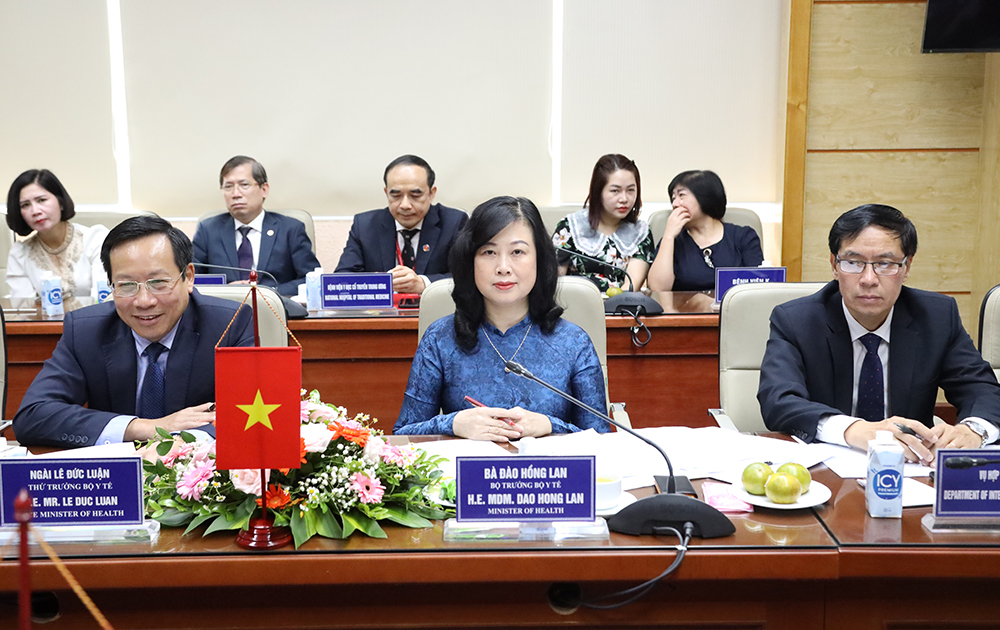 Bộ trưởng Đào Hồng Lan hội đàm với Bộ trưởng Bộ Y tế Lào: Thắt chặt hơn nữa quan hệ hợp tác y tế Việt Nam - Lào - Ảnh 2.