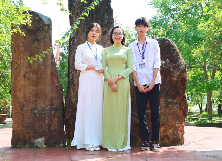 Nam sinh 'cá biệt' đạt 27 điểm C00: Từ rớt lớp 10 trường công lập đến học sinh giỏi cấp tỉnh - Ảnh 2.