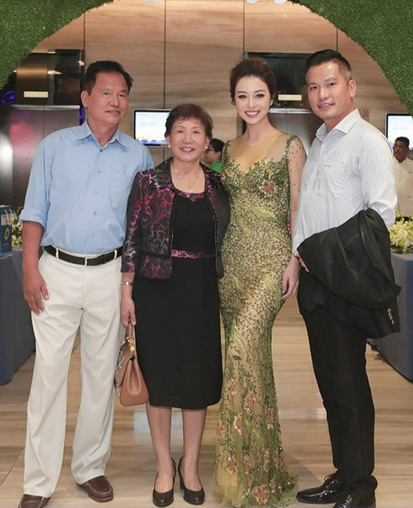 Mẹ chồng của Hoa hậu Jennifer Phạm: Doanh nhân quyền lực vẫn làm một việc bình dị vì con dâu - Ảnh 5.