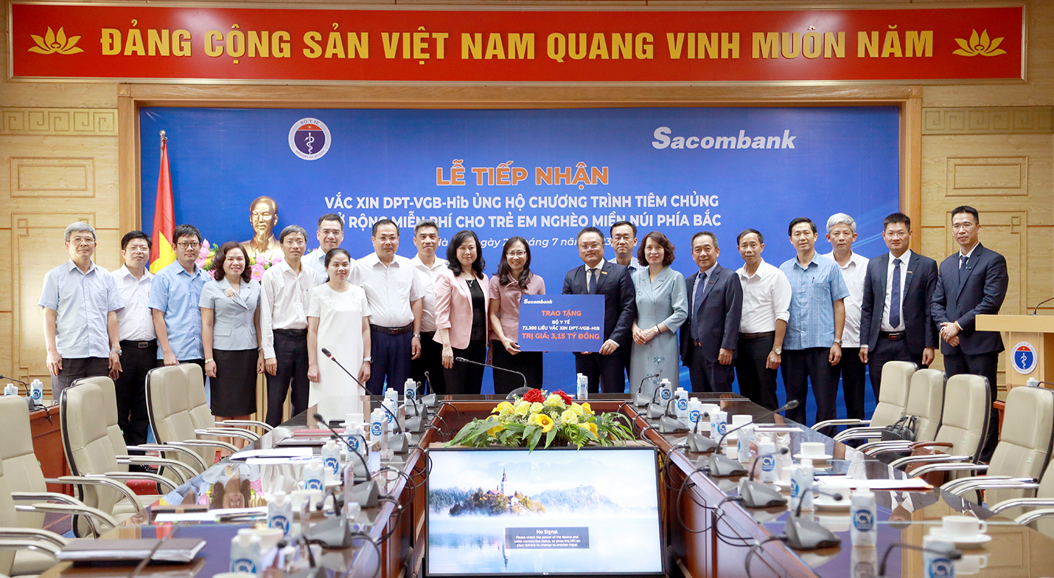 258.000 liều vaccine 5 trong 1 về Việt Nam để tiêm chủng mở rộng miễn phí cho trẻ - Ảnh 5.