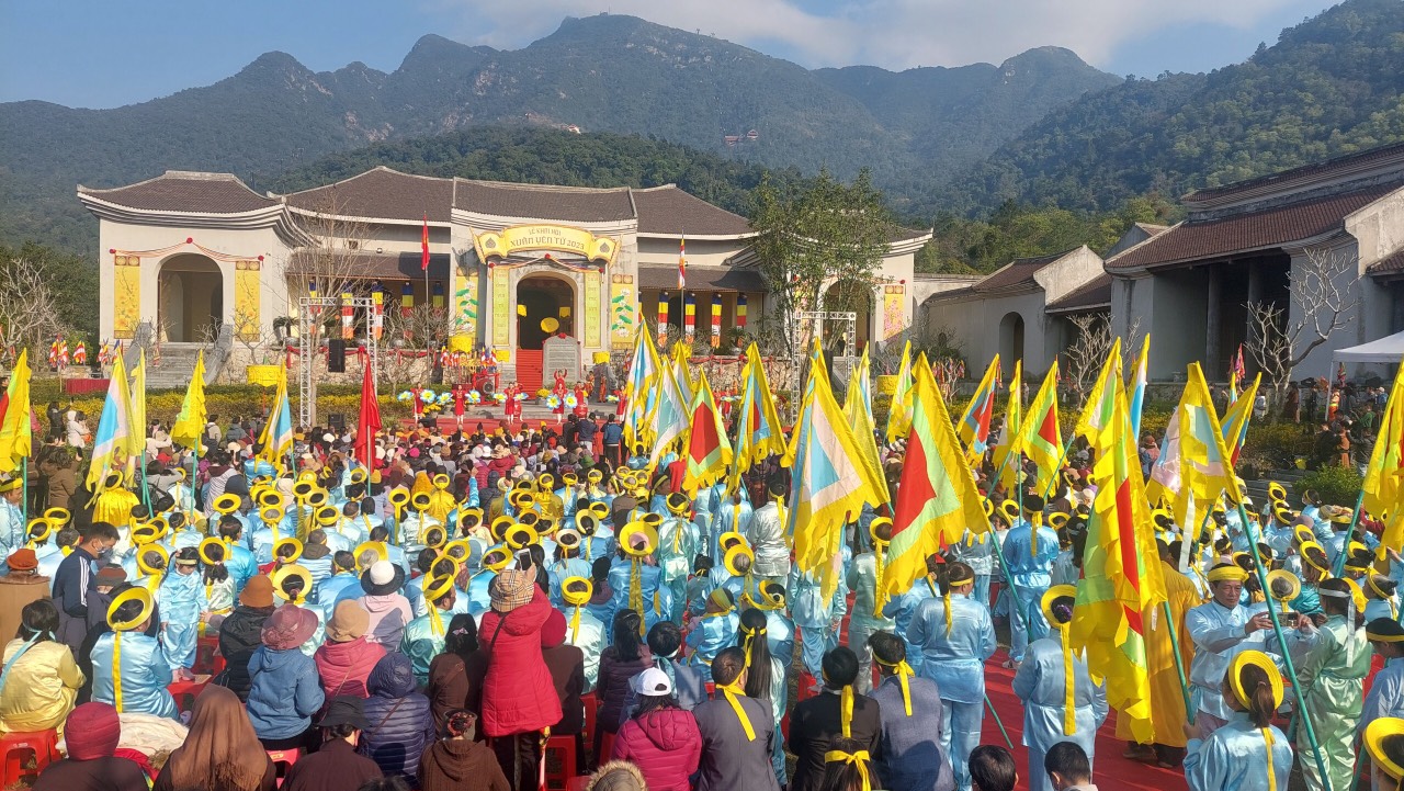 Chùa Ba Vàng công khai tiền công đức, hơn 1 tháng thu trên 4 tỷ đồng - Ảnh 1.