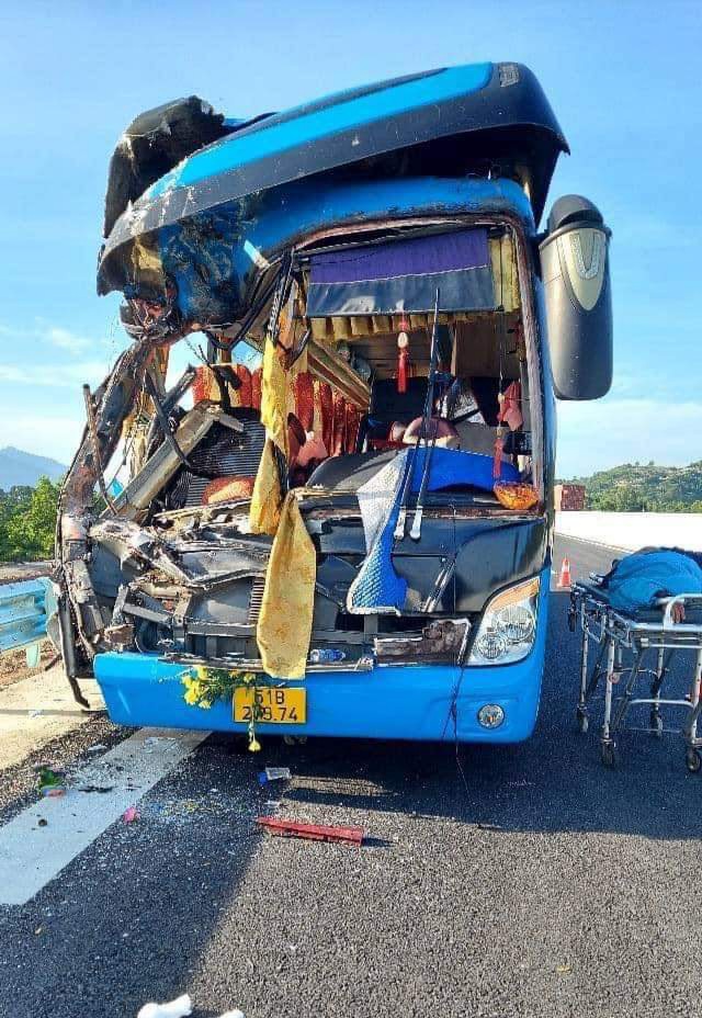 Lại tai nạn giao thông trên cao tốc Nha Trang - Cam Lâm, 2 người đã tử vong - Ảnh 2.