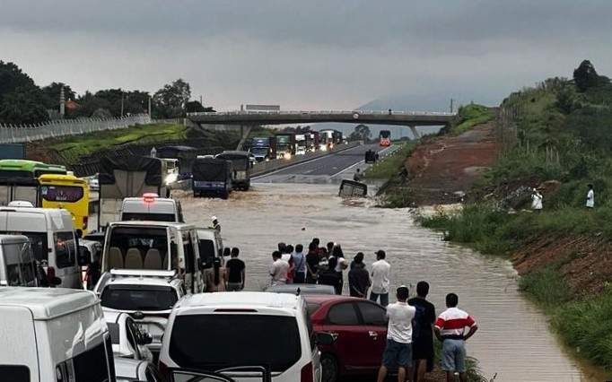 Bộ GTVT chỉ đạo ‘nóng’ sau sự cố ngập cao tốc Phan Thiết-Dầu Giây