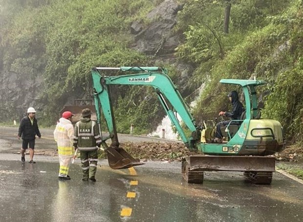 Trạm Cảnh sát Giao thông trên đèo Bảo Lộc bị vùi lấp, 4 người mất tích - Ảnh 2.