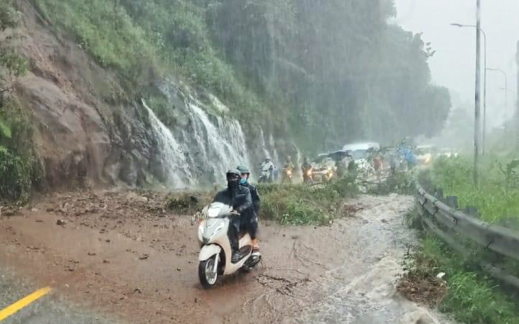 Bộ GTVT yêu cầu khẩn trương ứng phó mưa lũ, sạt lở đất tại Tây Nguyên, Trung Bộ