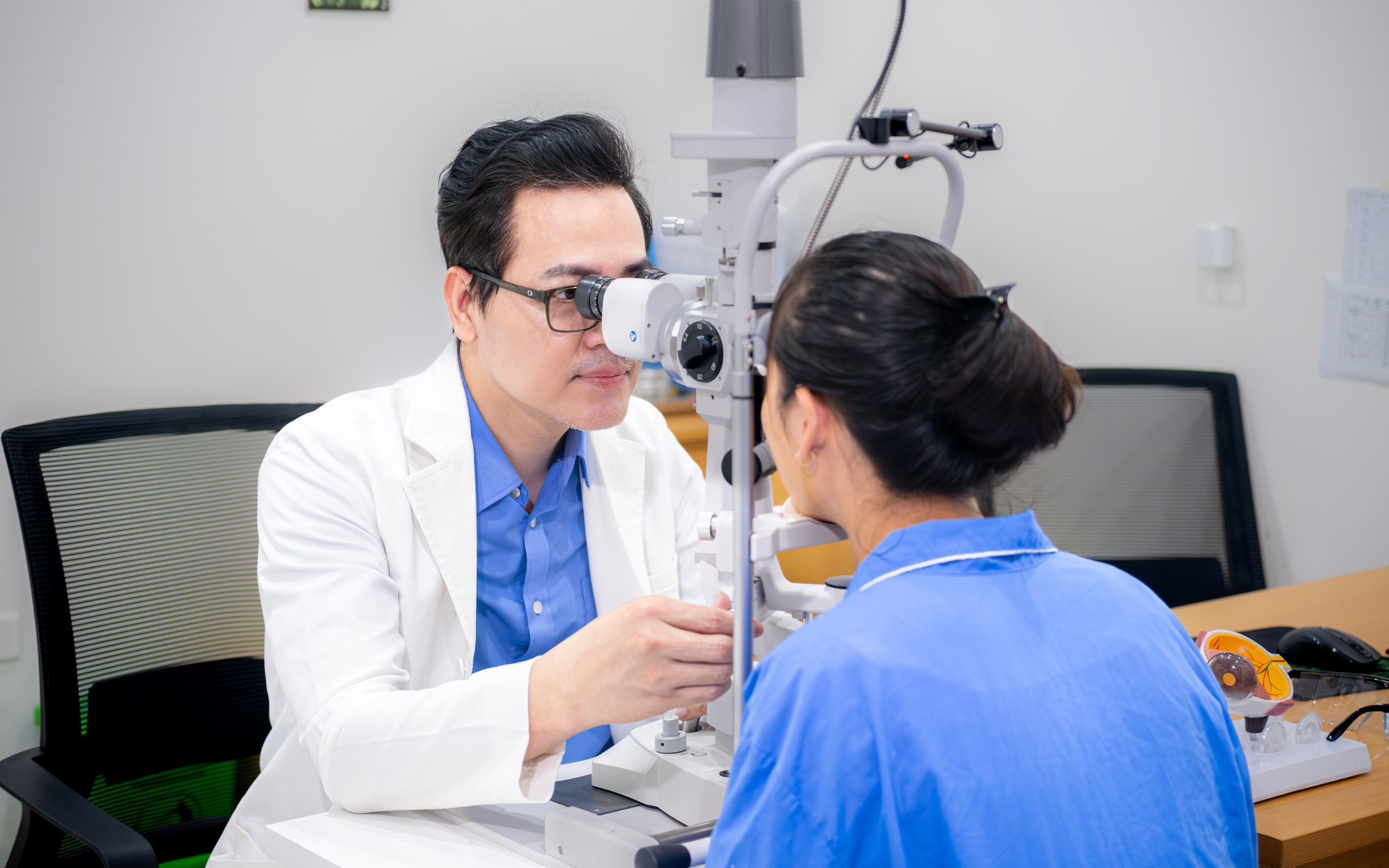 Cận thị - tật khúc xạ cần được điều trị sớm chứ không đơn giản là đeo kính tăng thị lực