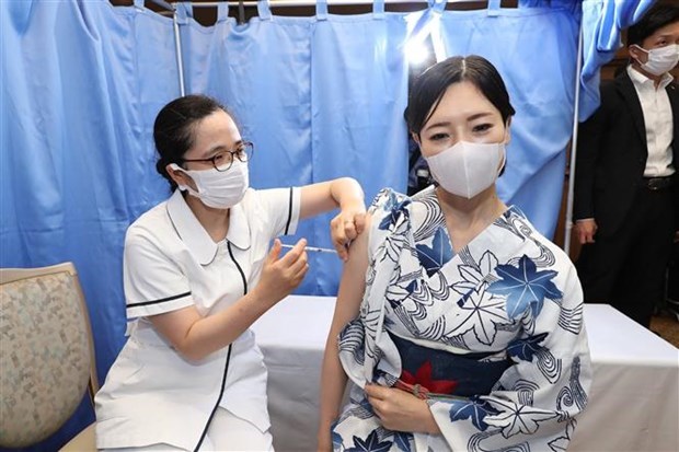 Nhật Bản sẽ phê duyệt vaccine ngừa COVID-19 nội địa đầu tiên - Ảnh 1.