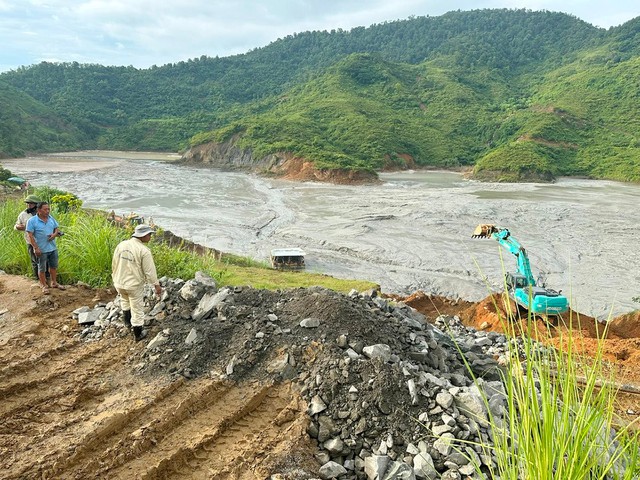 Tỉnh Lào Cai tạm dừng hoạt động nhà máy tuyển đồng sau sự cố vỡ hồ chứa nước thải - Ảnh 1.