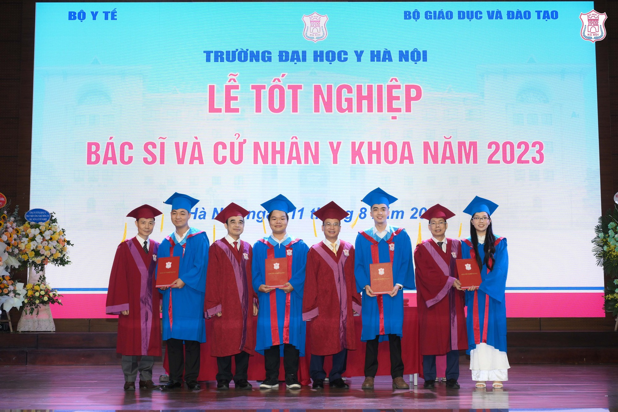 Lễ tốt nghiệp của 'khóa học đặc biệt' tại Trường Đại học Y Hà Nội - Ảnh 2.