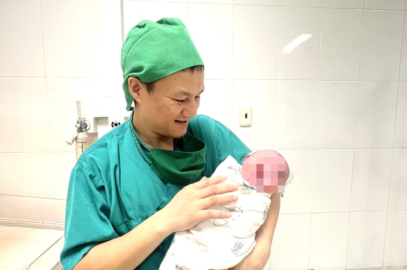 Bé gái ở Quảng Ninh chào đời nặng 5kg  - Ảnh 2.