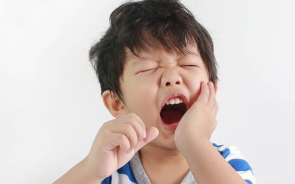 7 thói quen xấu ở trẻ khiến răng miệng bị ảnh hưởng