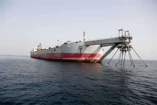 Hoàn tất hút dầu khỏi con tàu Safer bị đắm ngoài khơi Yemen - Ảnh 1.