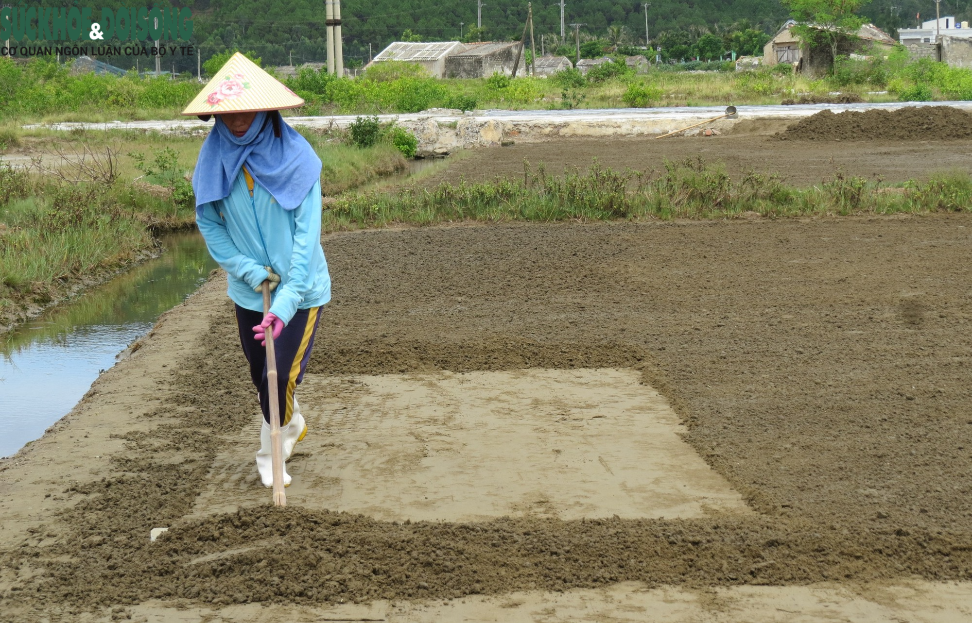 Nhọc nhằn nghề muối ở các làng ven biển - Ảnh 4.