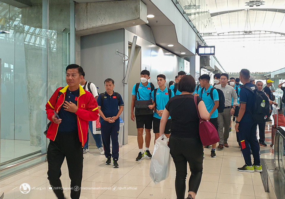 U23 Việt Nam đổ bộ Thái Lan, sẵn sàng bảo vệ ngôi vương U23 Đông Nam Á 2023 - Ảnh 1.