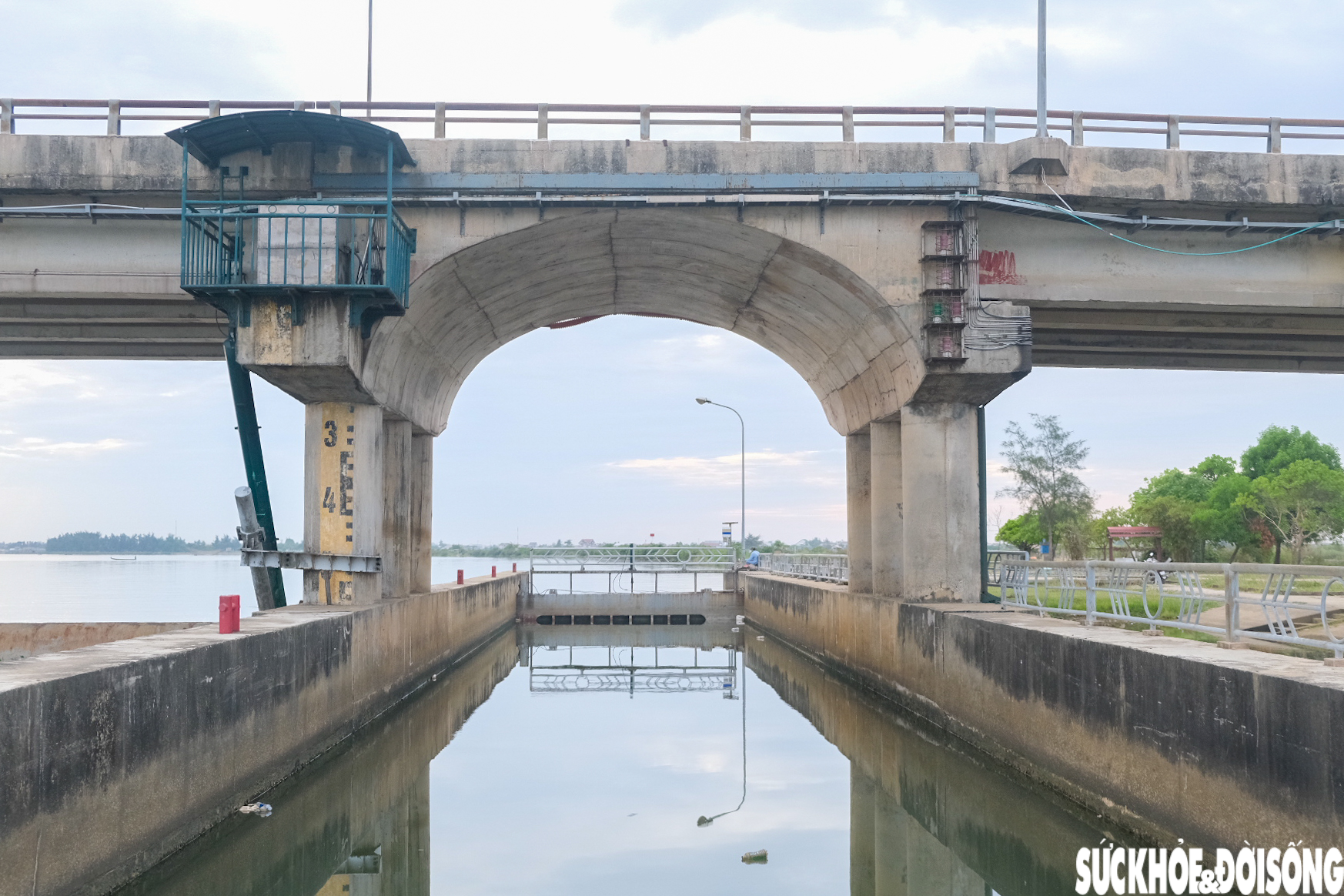 Cận cảnh đập ngăn mặn, giữ ngọt lớn nhất Huế trước cuộc đại trùng tu hàng trăm tỉ - Ảnh 6.