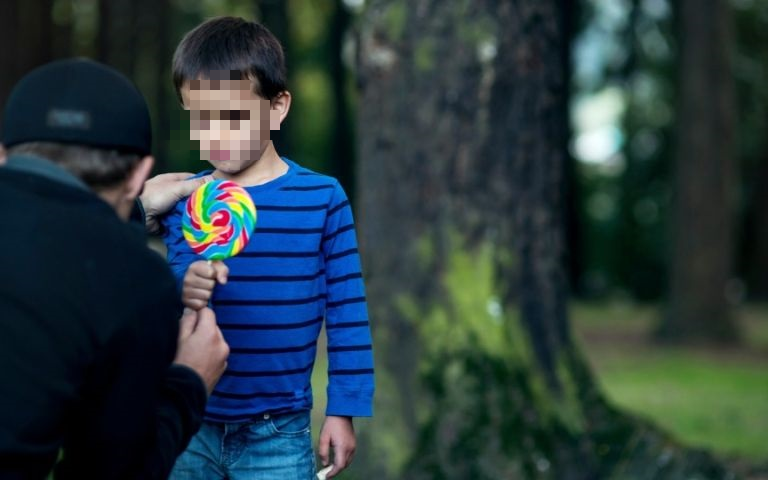 Chuyên gia tâm lý "mách’ cha mẹ cách để phòng tránh con bị bắt cóc