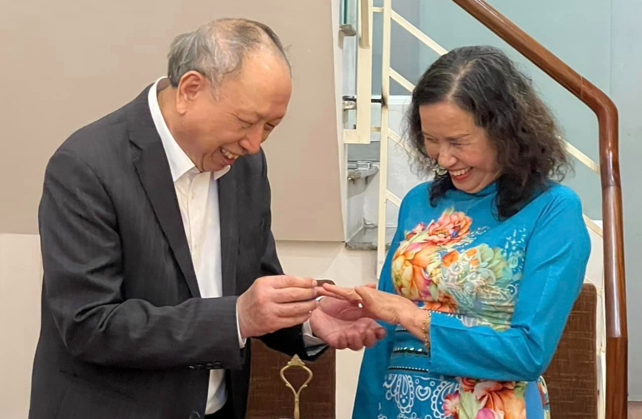 75 tuổi, mẹ chồng tôi lên xe hoa - Ảnh 5.