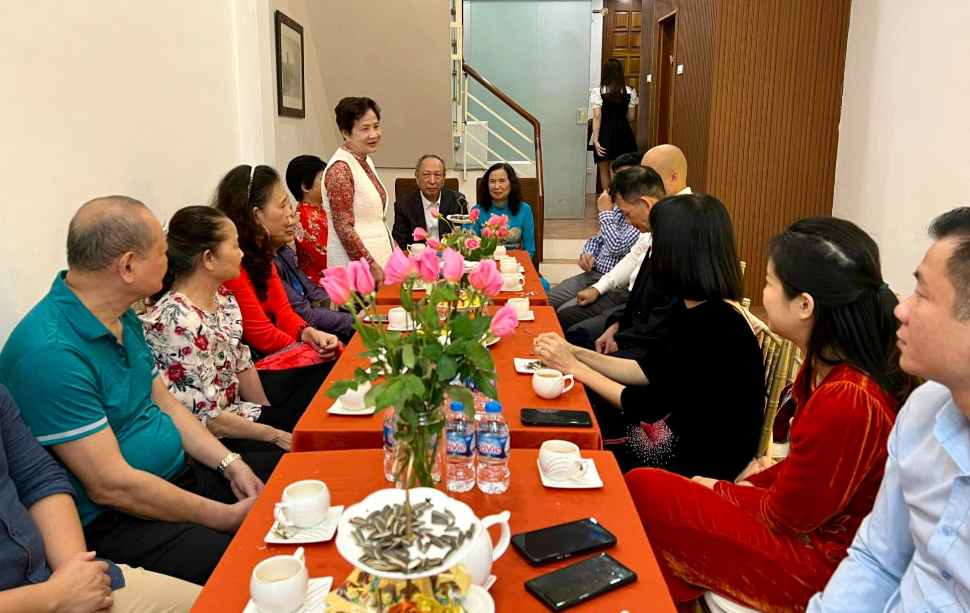 75 tuổi, mẹ chồng tôi lên xe hoa - Ảnh 4.