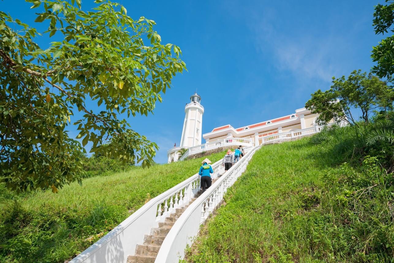 Gợi ý những bãi biển đẹp, tự nhiên không nên bỏ lỡ khi đến Quảng Ninh - Ảnh 8.