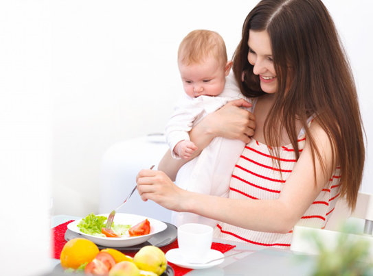 Những lưu ý về chế độ dinh dưỡng ở bà mẹ cho con bú - Ảnh 1.