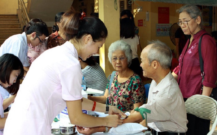 Những yếu tố ảnh hưởng đến nhu cầu chăm sóc dài hạn của người cao tuổi Việt Nam