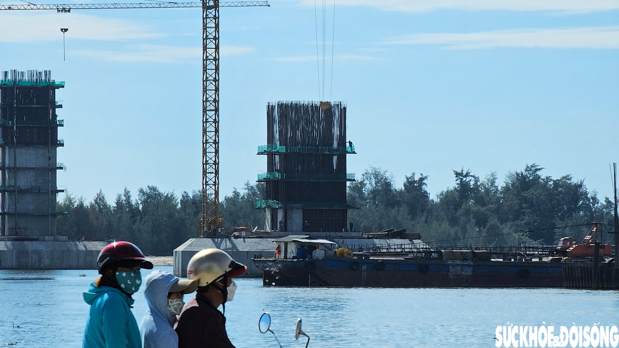 Lộ diện hình hài cầu vượt cửa biển thuộc 'đại dự án' nghìn tỉ ở Huế - Ảnh 10.