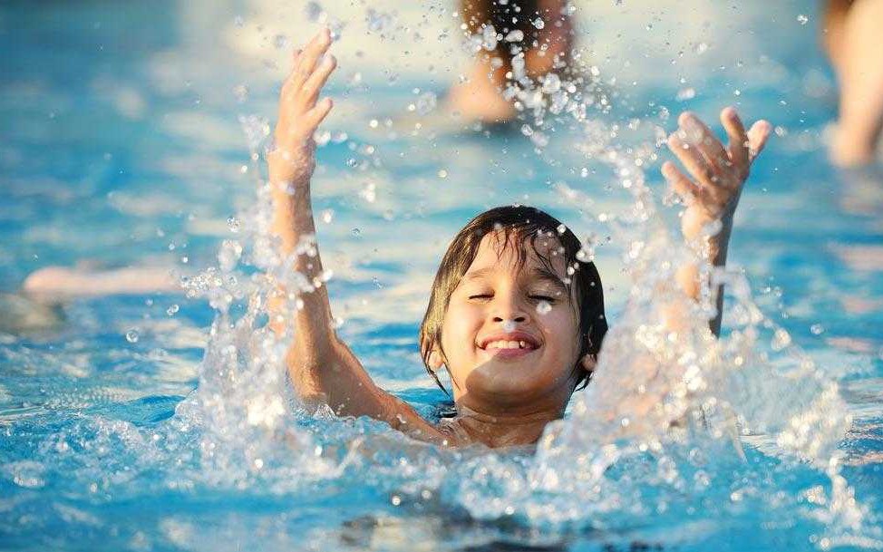 Bơi lội ngày nắng nóng: Cách phòng sốc lạnh khi xuống nước - Ảnh 4.