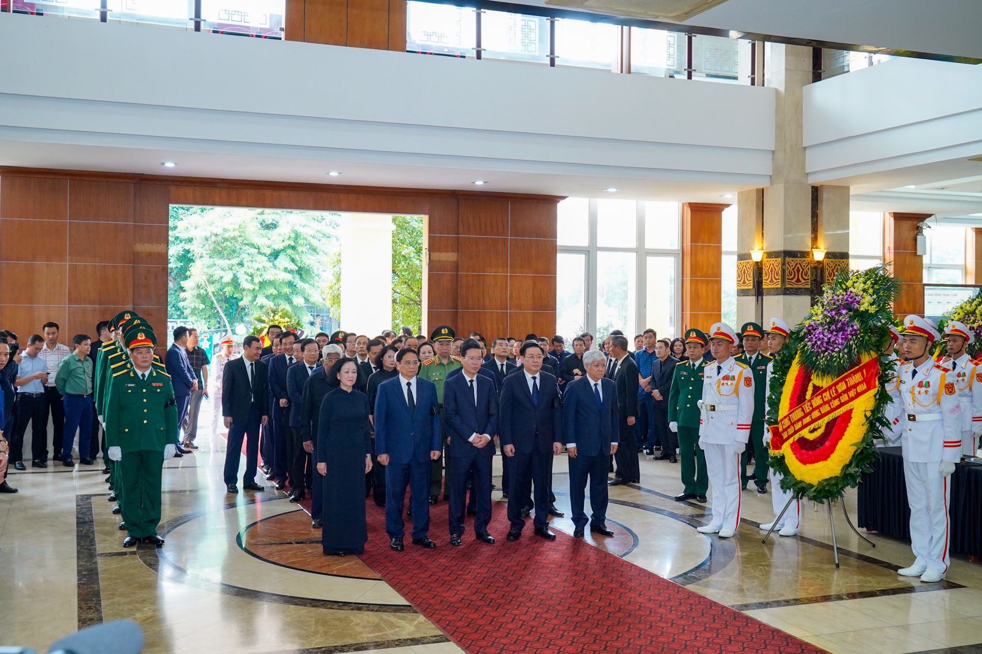 Xúc động lời tiễn biệt của đoàn Lãnh đạo Đảng, Nhà nước dành cho Phó Thủ tướng Lê Văn Thành  - Ảnh 2.