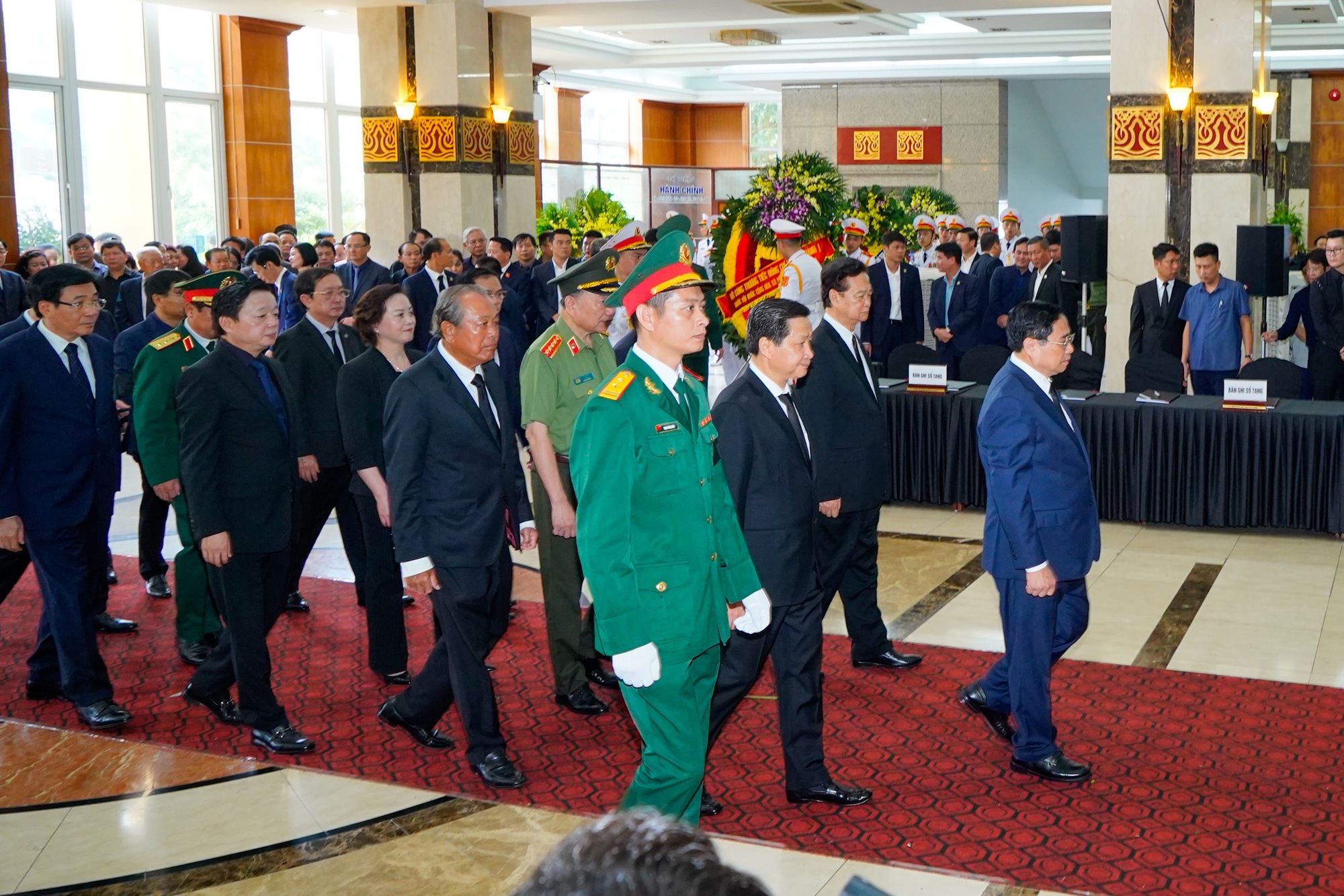 Xúc động lời tiễn biệt của đoàn Lãnh đạo Đảng, Nhà nước dành cho Phó Thủ tướng Lê Văn Thành  - Ảnh 4.
