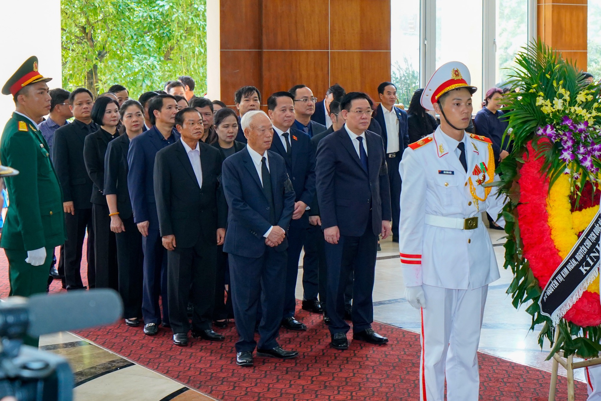 Xúc động lời tiễn biệt của đoàn Lãnh đạo Đảng, Nhà nước dành cho Phó Thủ tướng Lê Văn Thành  - Ảnh 3.