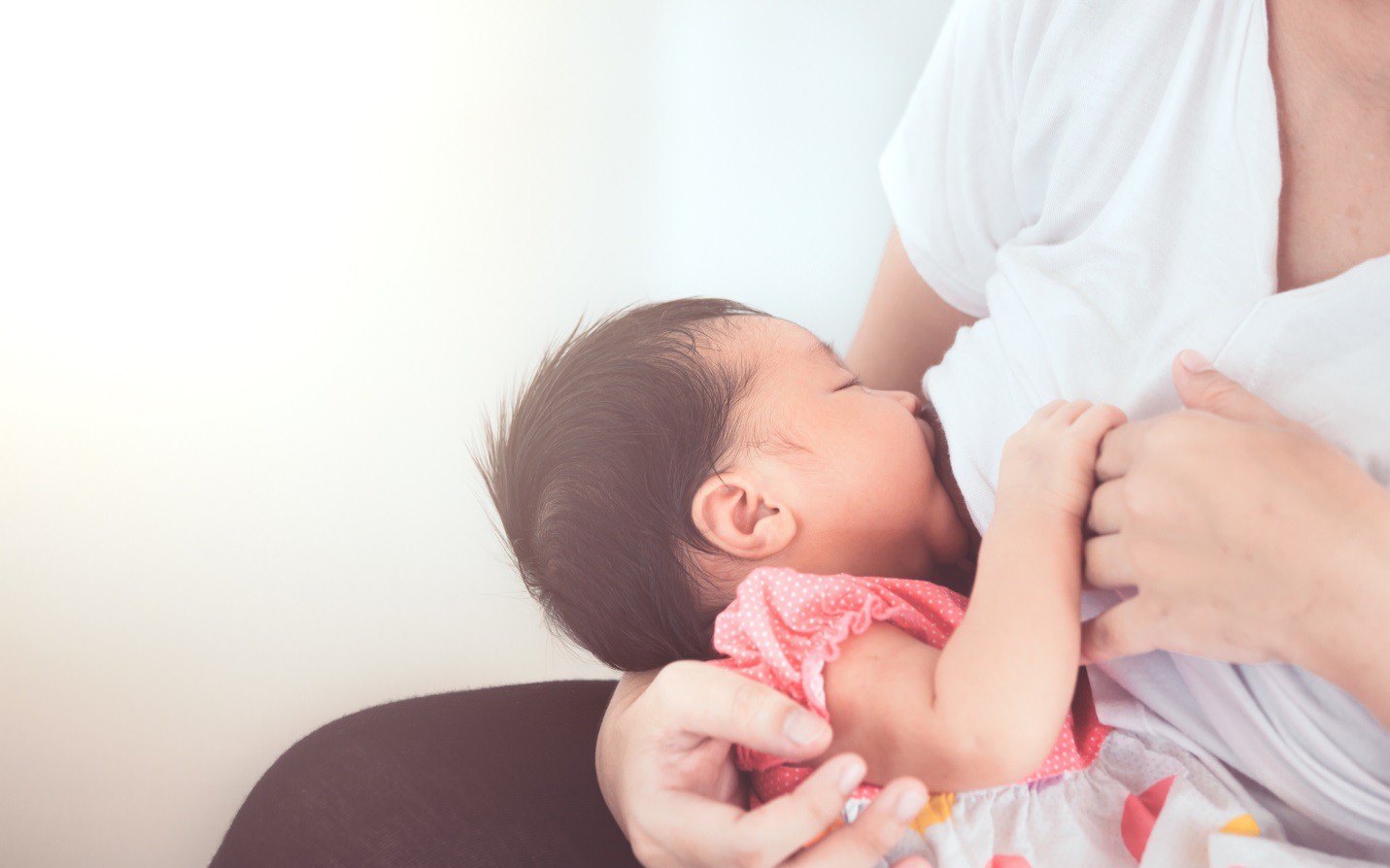 Dinh dưỡng trong sữa mẹ giúp giảm bệnh tật và tử vong ở trẻ 