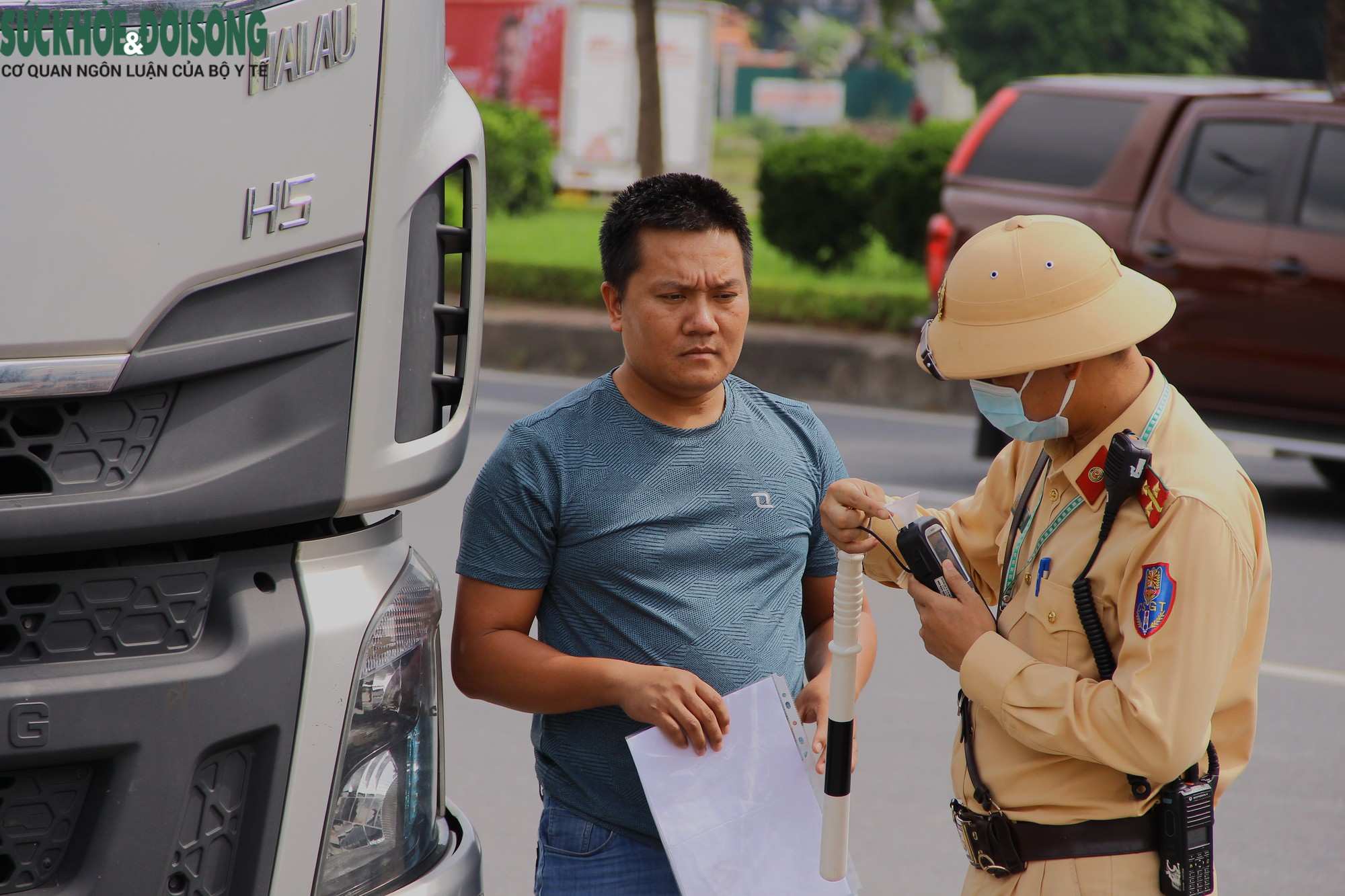 Chốt chặn, dừng xe nhắc nhở, xử lý hàng loạt phương tiện kinh doanh vận tải - Ảnh 6.