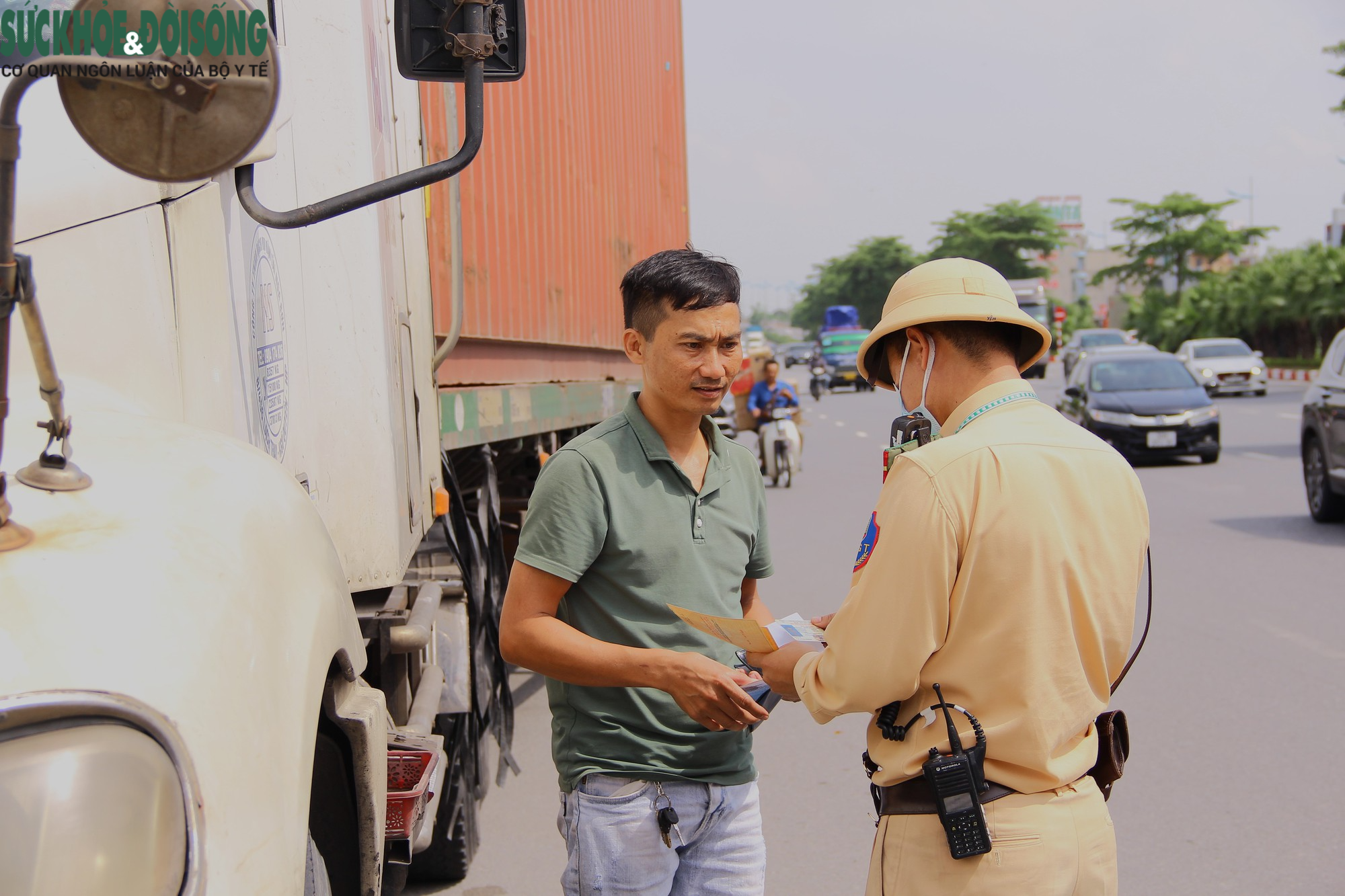 Chốt chặn, dừng xe nhắc nhở, xử lý hàng loạt phương tiện kinh doanh vận tải - Ảnh 7.