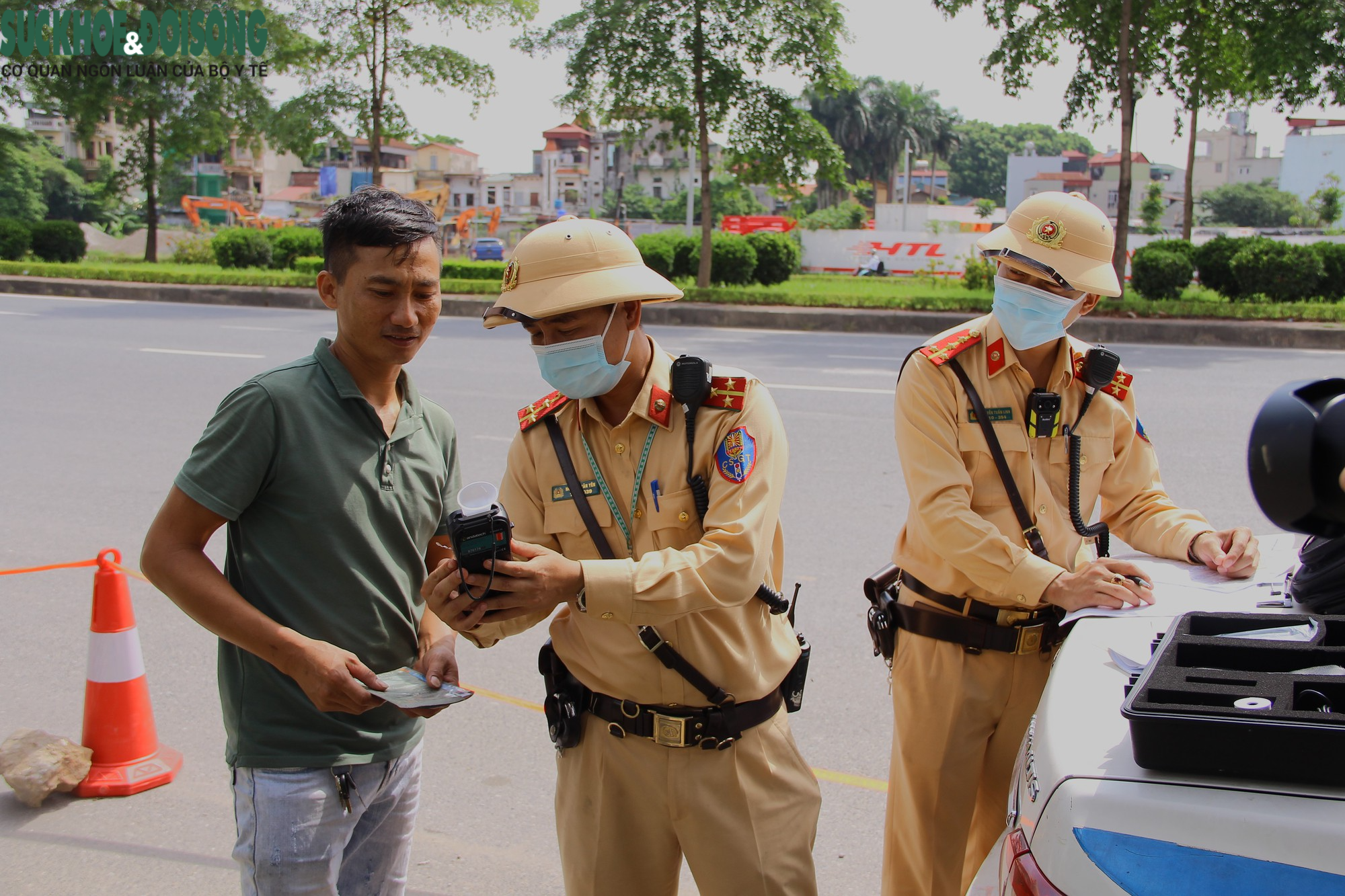 Chốt chặn, dừng xe nhắc nhở, xử lý hàng loạt phương tiện kinh doanh vận tải - Ảnh 11.