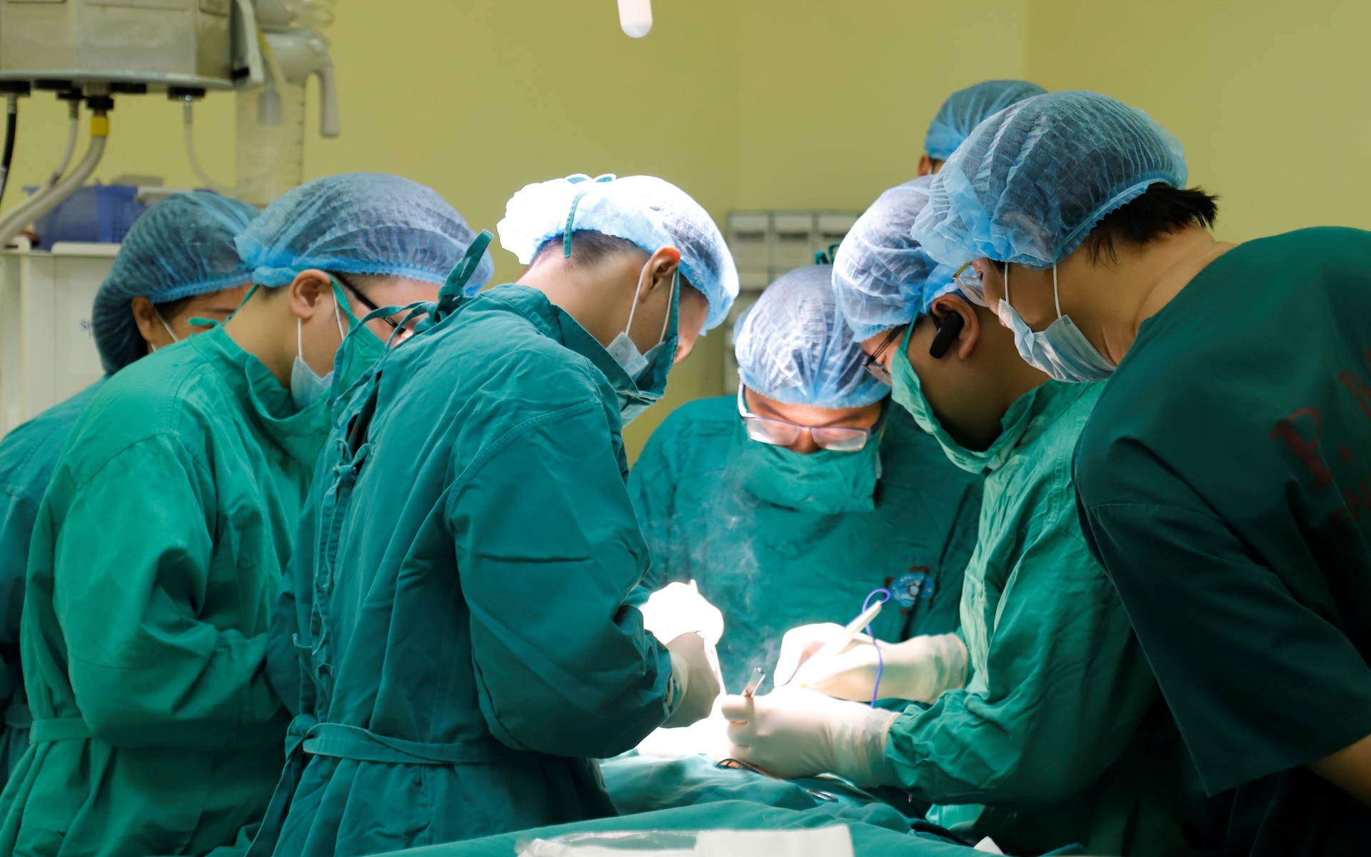 Chuyển bệnh viện trung ương cho Hà Nội "quản": Sẽ tác động đến hệ thống y tế của toàn quốc
