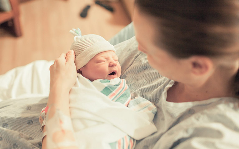 Những dấu hiệu bất thường ở trẻ sơ sinh từ 0 - 7 ngày tuổi - Ảnh 3.