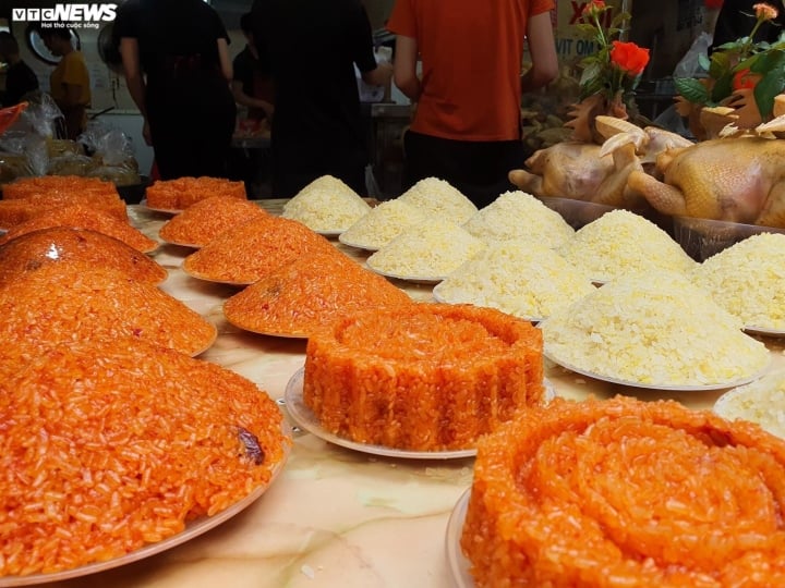 Đủ món hàng bắt mắt tại chợ 'nhà giàu' Hà Nội ngày Rằm tháng Bảy - Ảnh 7.