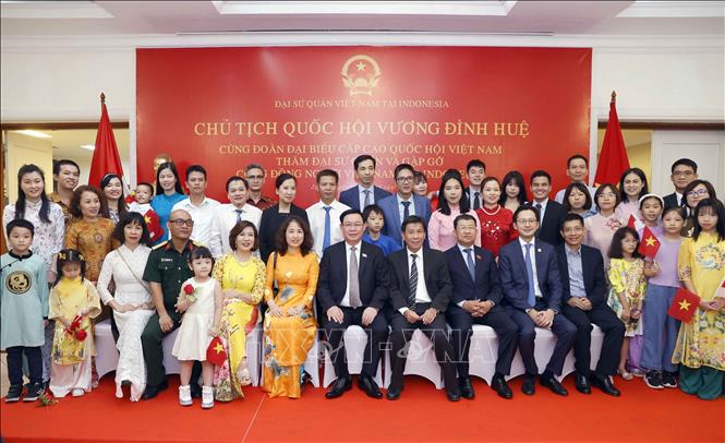 Chủ tịch Quốc hội Vương Đình Huệ gặp gỡ cộng đồng người Việt Nam ở Indonesia - Ảnh 6.
