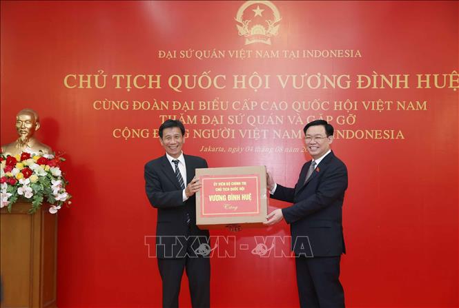 Chủ tịch Quốc hội Vương Đình Huệ gặp gỡ cộng đồng người Việt Nam ở Indonesia - Ảnh 5.