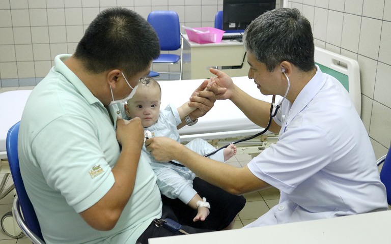 Nuôi sống bé sinh non có tuổi thai và cân nặng nhỏ nhất Việt Nam
