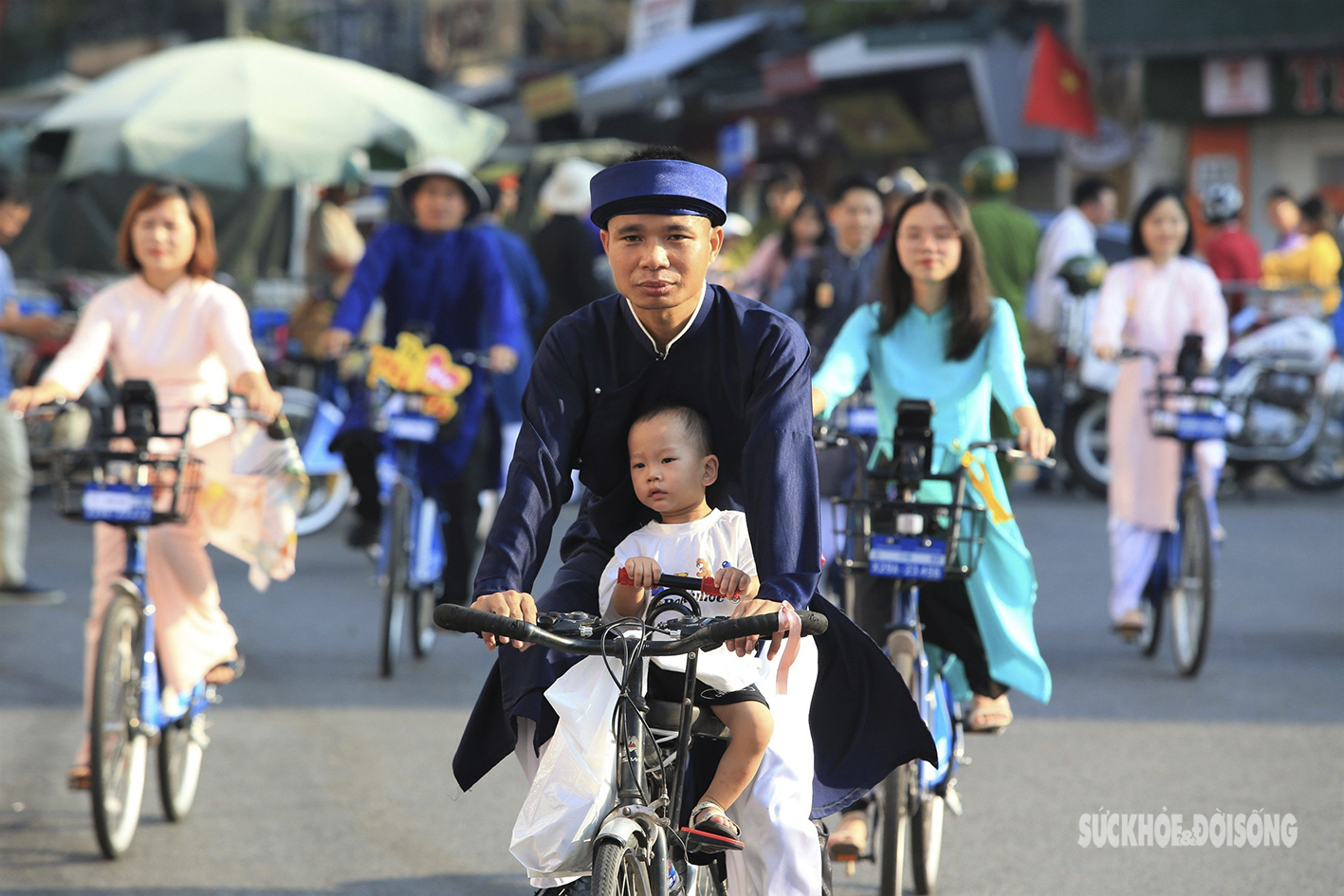 Du khách quốc tế tham gia Chương trình “Áo dài kết nối du lịch và di sản” tại Thủ đô  - Ảnh 12.