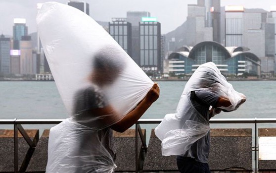 Trung Quốc: Hong Kong nâng cảnh báo bão Saola lên mức cao nhất