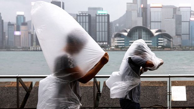 Trung Quốc: Hong Kong nâng cảnh báo bão Saola lên mức cao nhất - Ảnh 1.