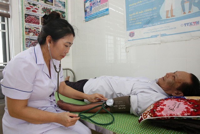 Hà Tĩnh: Chăm sóc tốt sức khỏe người dân từ tuyến y tế cơ sở - Ảnh 3.
